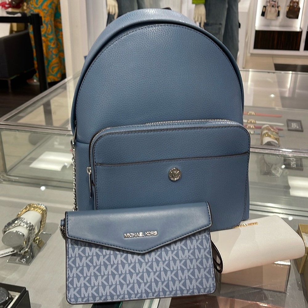 MICHAEL KORS 
Maisie Medium Pebbled Leather 2-in-1 Backpack
Denim 
NWT - Picture 3 of 16
